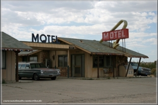 Four-Aces Motel / Lancaster, CA